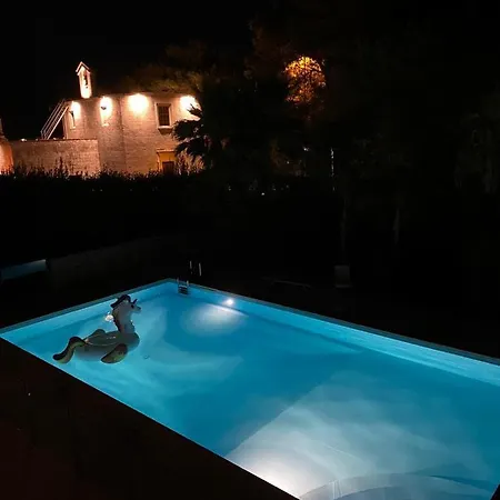 فيلة Panagias Tis Loreto *